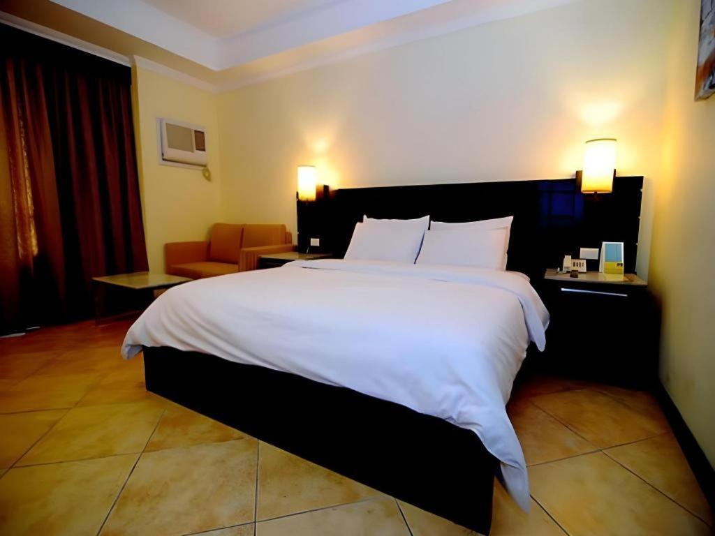 Mo2 Westown Hotel San Juan Bacolod Exteriér fotografie